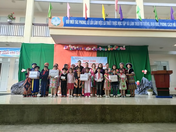phat huy công tác tuyên truyền đến các em học sinh Tiểu học xã Cán Chu Phìn
